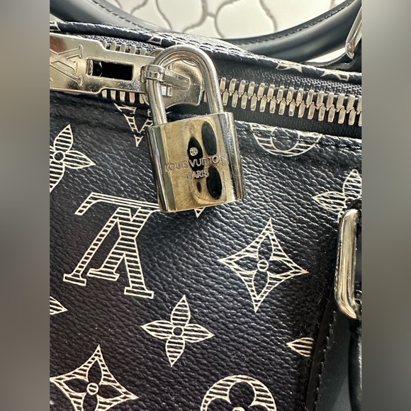 Louis Vuitton Keepall 55 - Picture 4 of 16